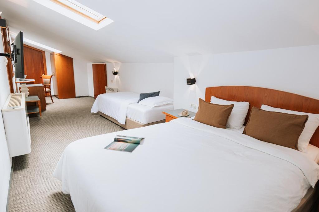 Postel nebo postele na pokoji v ubytování Hotel Duke Romana City Center