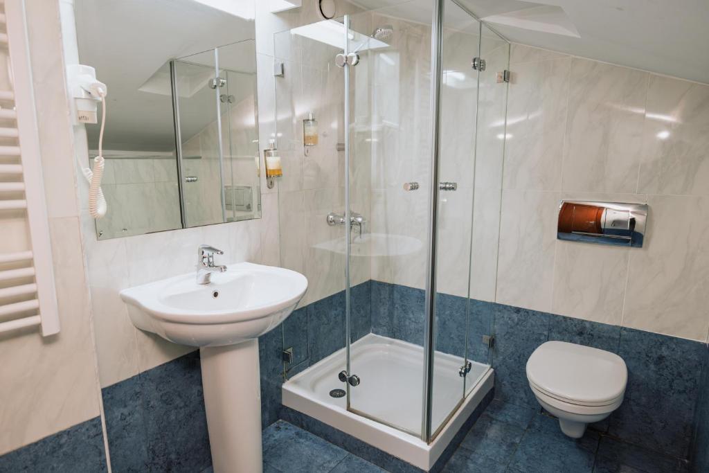 Koupelna v ubytování Hotel Duke Romana City Center