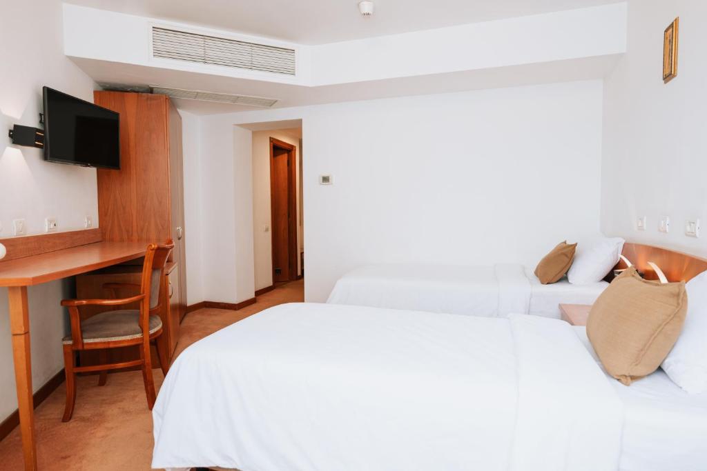 Postel nebo postele na pokoji v ubytování Hotel Duke Romana City Center