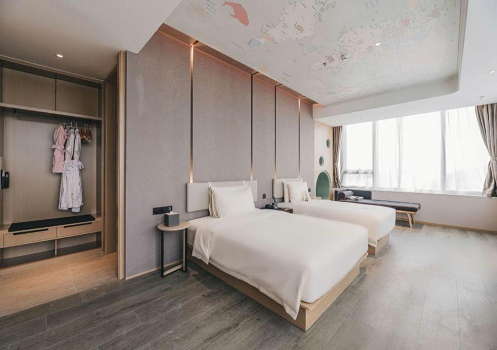Postel nebo postele na pokoji v ubytování Atour Hotel Shenzhen Luohu Shuibei IBC