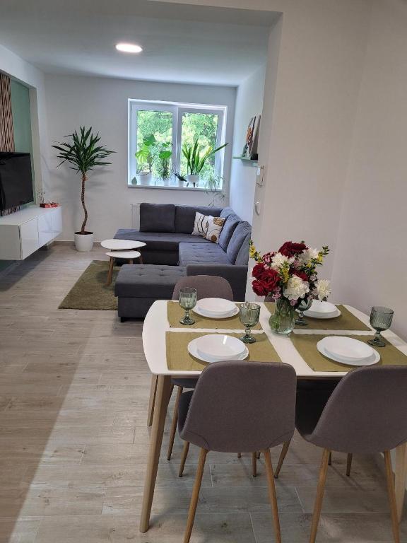 Atpūtas zona naktsmītnē Apartment u Ježků