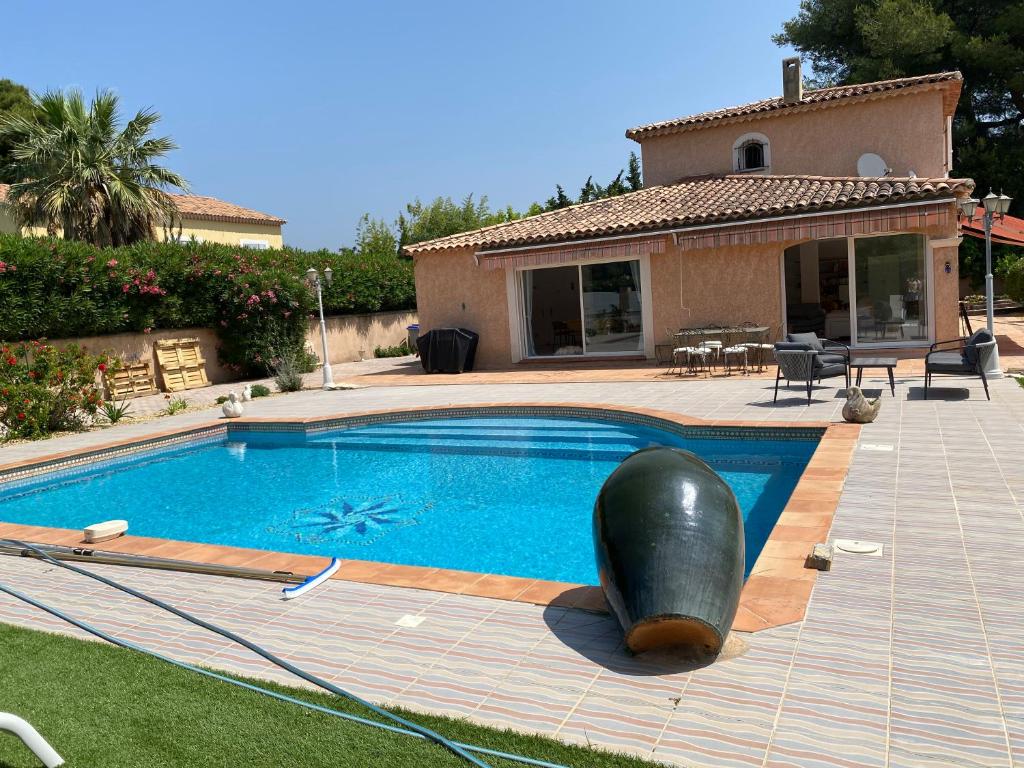 Photo de la galerie de l'établissement EVASION EN BORD DE MER villa avec piscine, aux Lecques