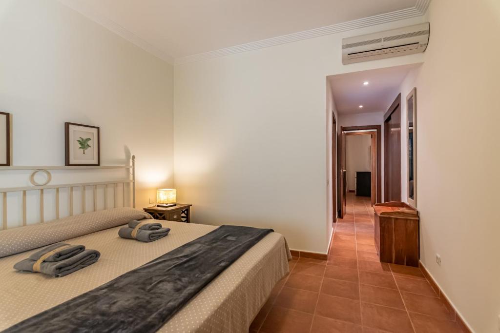 A bed or beds in a room at El Rincon del Golf II by Ĥ - Isla Canela Golf GRHII18P21