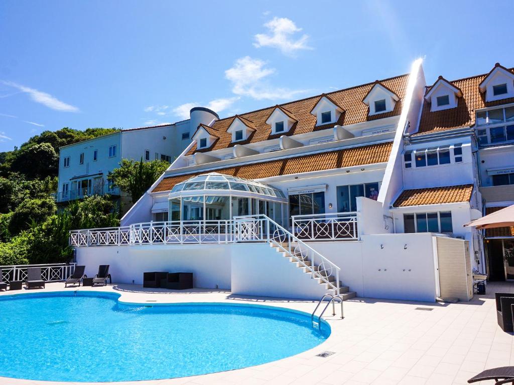 Bazén v ubytování LiVEMAX RESORT Izu Shimoda nebo v jeho okolí