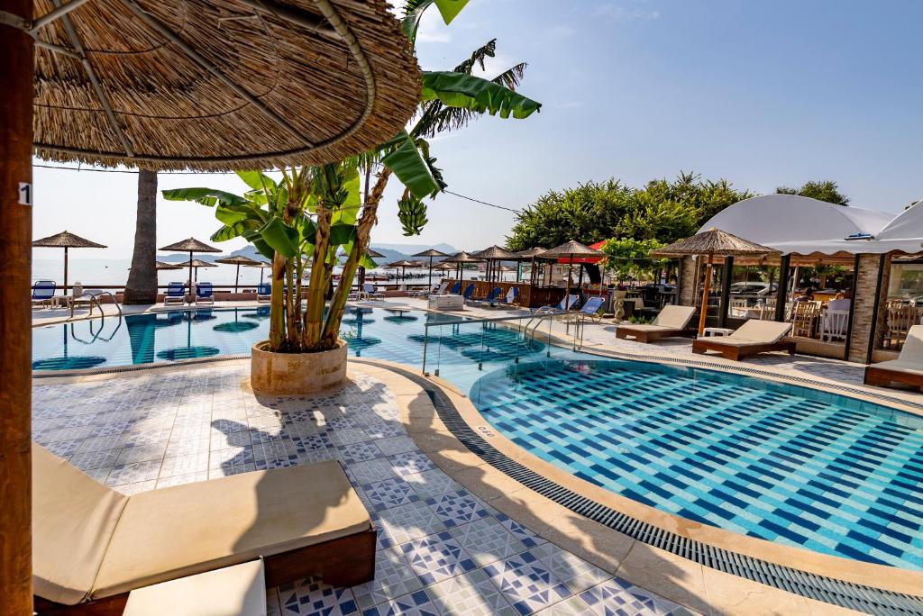 The swimming pool at or close to Maria's Beach Apartments