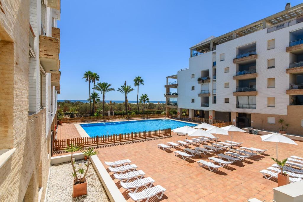 Bazén v ubytování El Espigón Central by Ĥ - Playa Punta del Moral PEHC14P79 nebo v jeho okolí