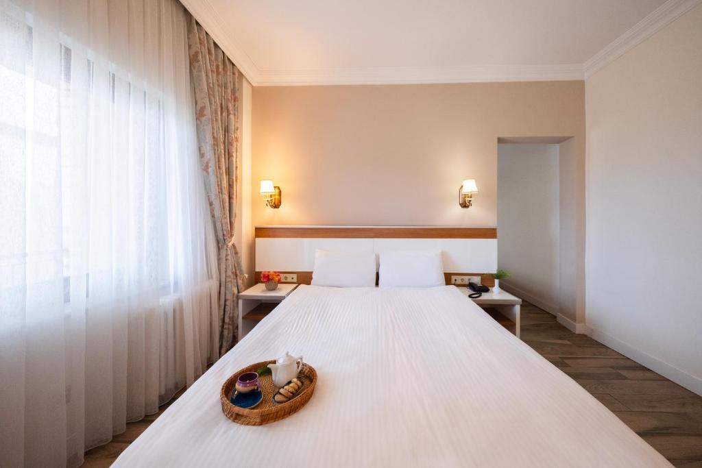 Postel nebo postele na pokoji v ubytování Iris Hotel & Spa