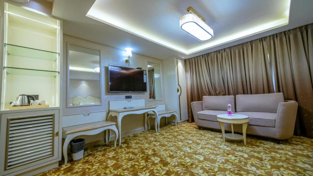 TV a/nebo společenská místnost v ubytování Hotel Holiday Resort