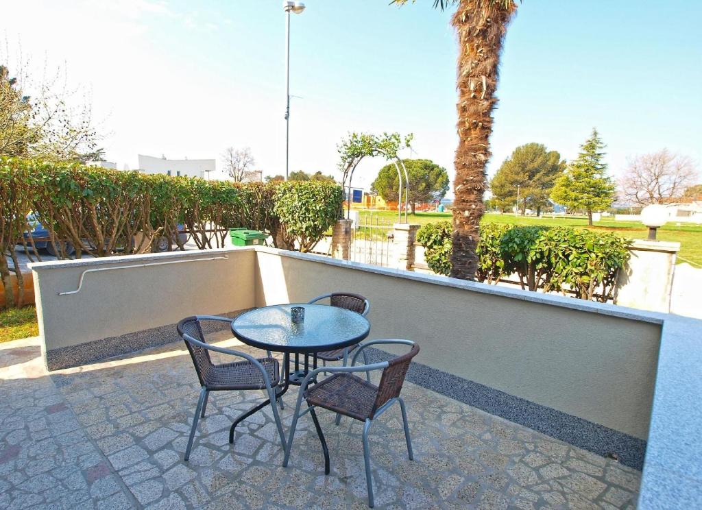a table and chairs sitting on a patio at Ferienwohnung für 3 Personen ca 20 qm in Fažana, Istrien Istrische Riviera in Fažana