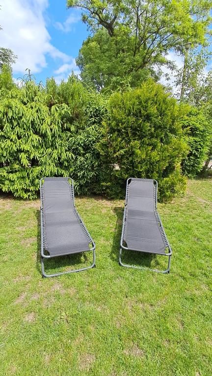 Vonkajšia záhrada v ubytovaní Apartament Biały Domek