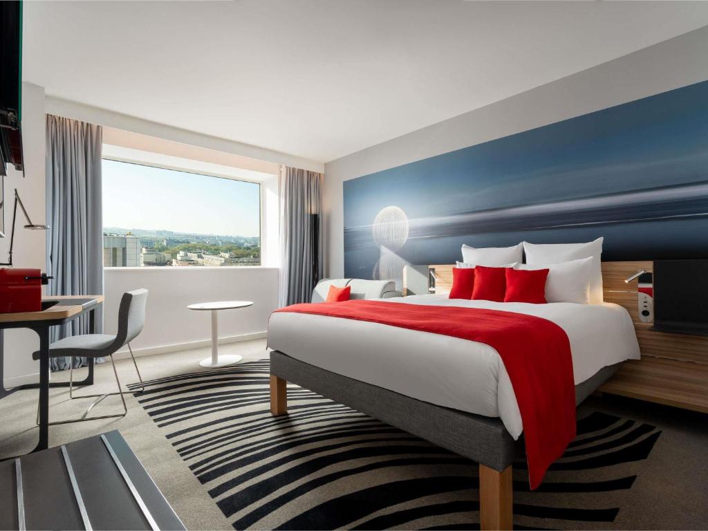 Cama ou camas em um quarto em Novotel Bucharest City Centre