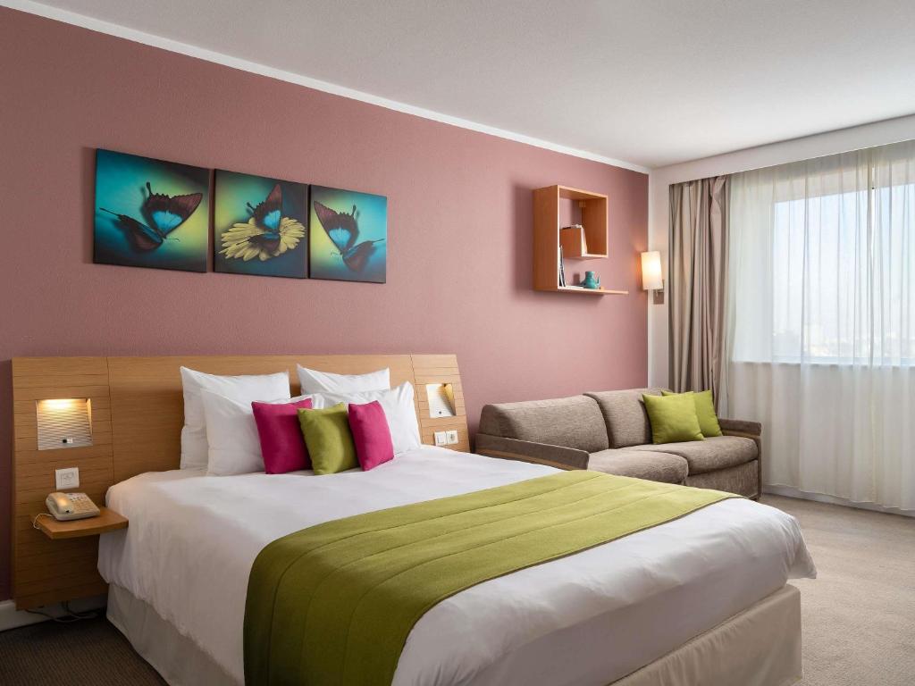 Cama ou camas em um quarto em Novotel Bucharest City Centre