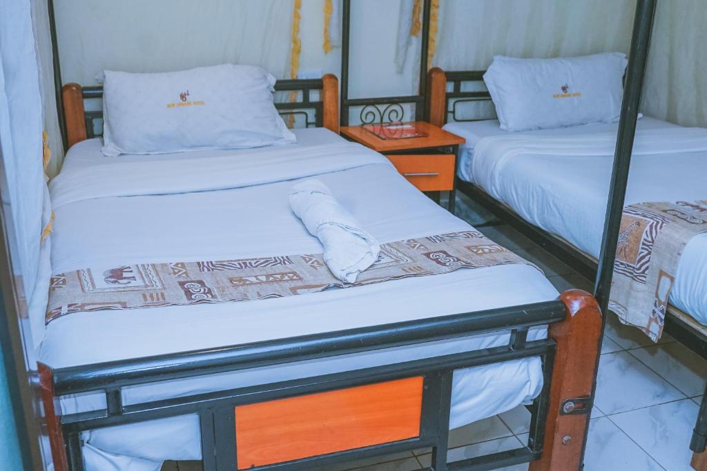 Postel nebo postele na pokoji v ubytování Lazarus Kaka Hotel Urbane