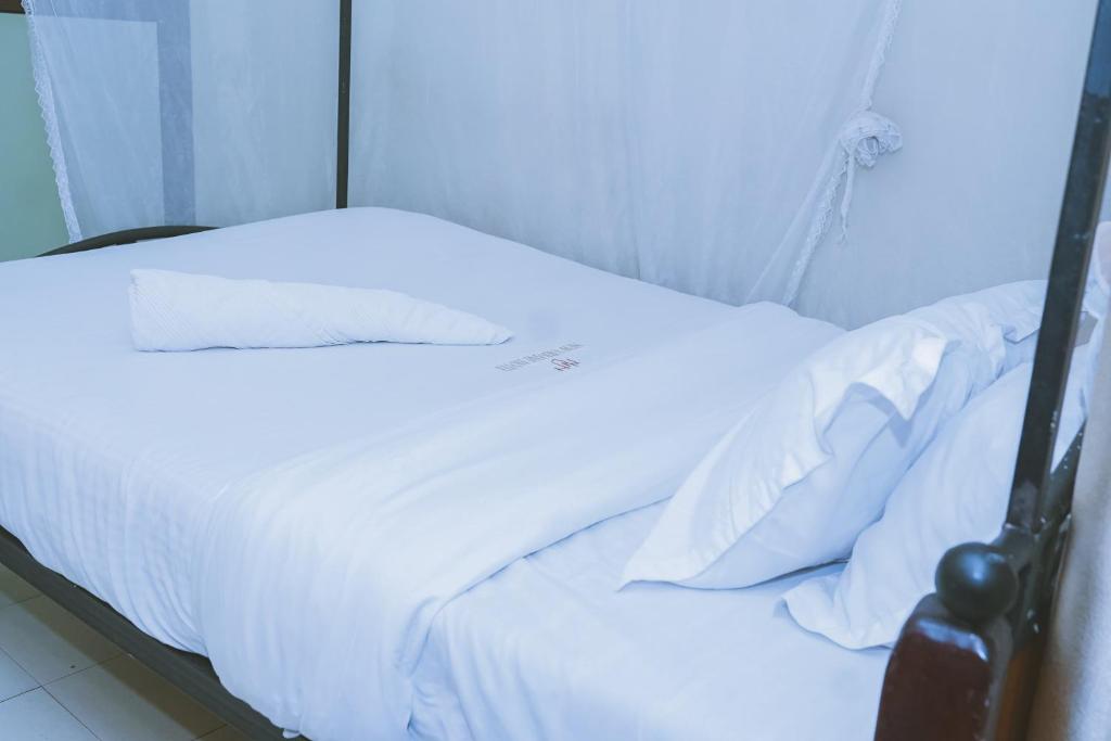 Postel nebo postele na pokoji v ubytování Lazarus Kaka Hotel Urbane