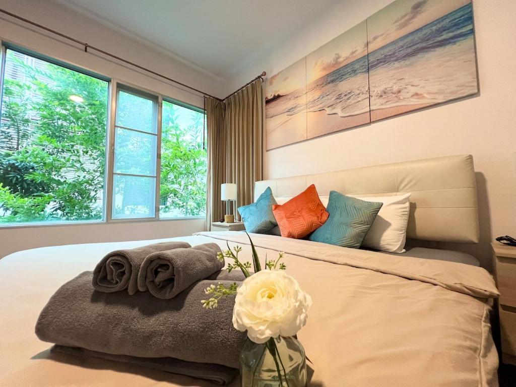 a bedroom with a bed with towels on it at Relaxing Link to beach with pool in Hua Hin