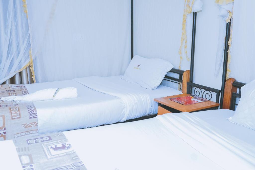 Postel nebo postele na pokoji v ubytování Lazarus Kaka Hotel Urbane