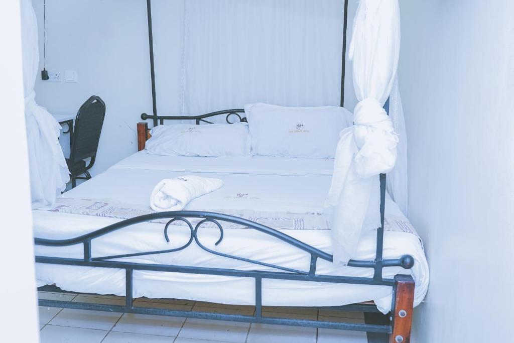 Postel nebo postele na pokoji v ubytování Lazarus Kaka Hotel Urbane