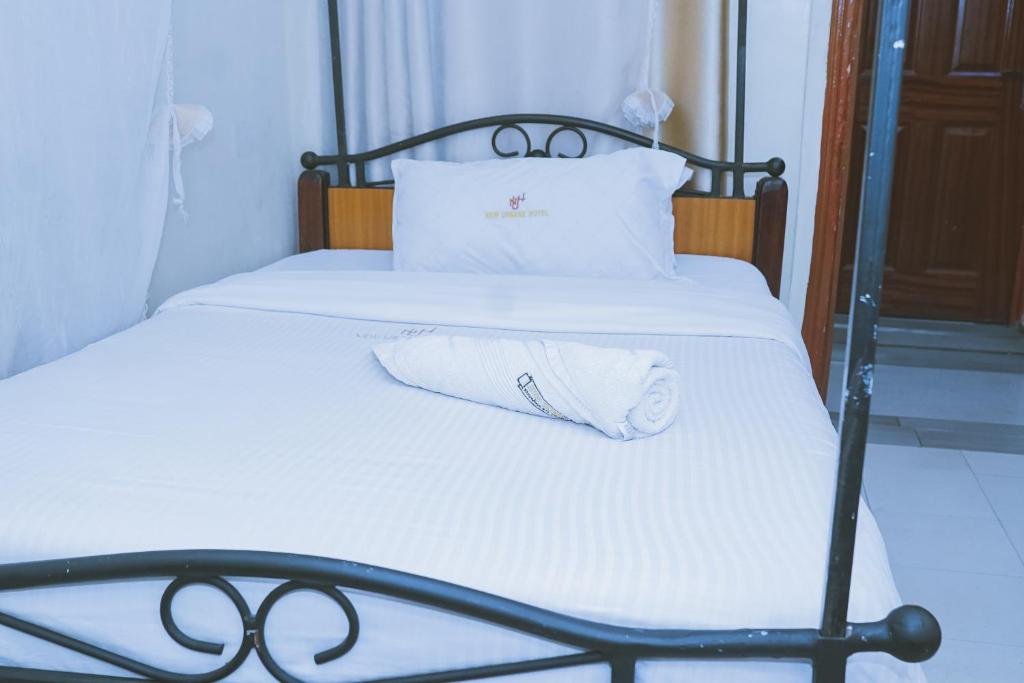 Postel nebo postele na pokoji v ubytování Lazarus Kaka Hotel Urbane