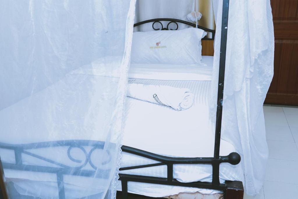 Postel nebo postele na pokoji v ubytování Lazarus Kaka Hotel Urbane
