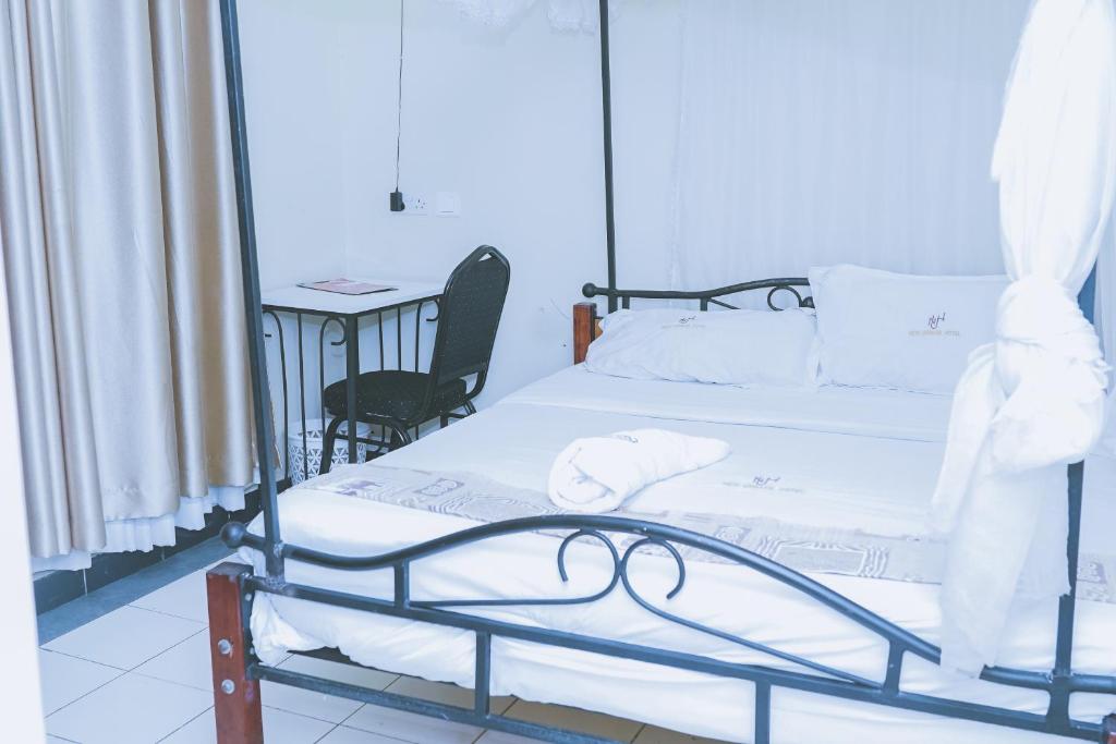 Postel nebo postele na pokoji v ubytování Lazarus Kaka Hotel Urbane