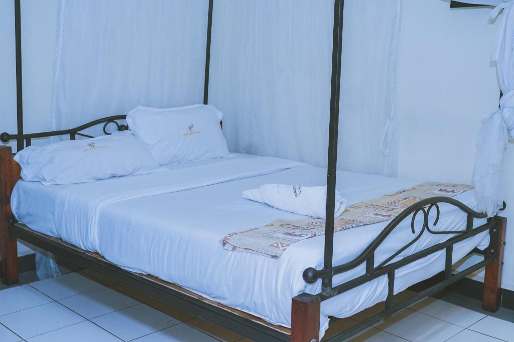 Postel nebo postele na pokoji v ubytování Lazarus Kaka Hotel Urbane