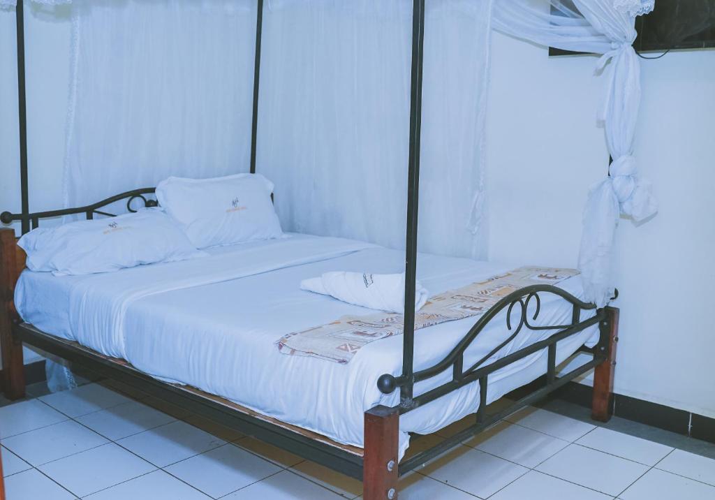 Postel nebo postele na pokoji v ubytování Lazarus Kaka Hotel Urbane