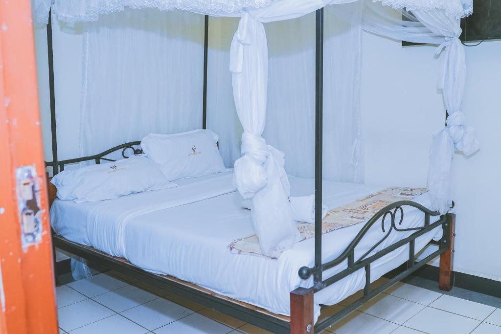 Postel nebo postele na pokoji v ubytování Lazarus Kaka Hotel Urbane
