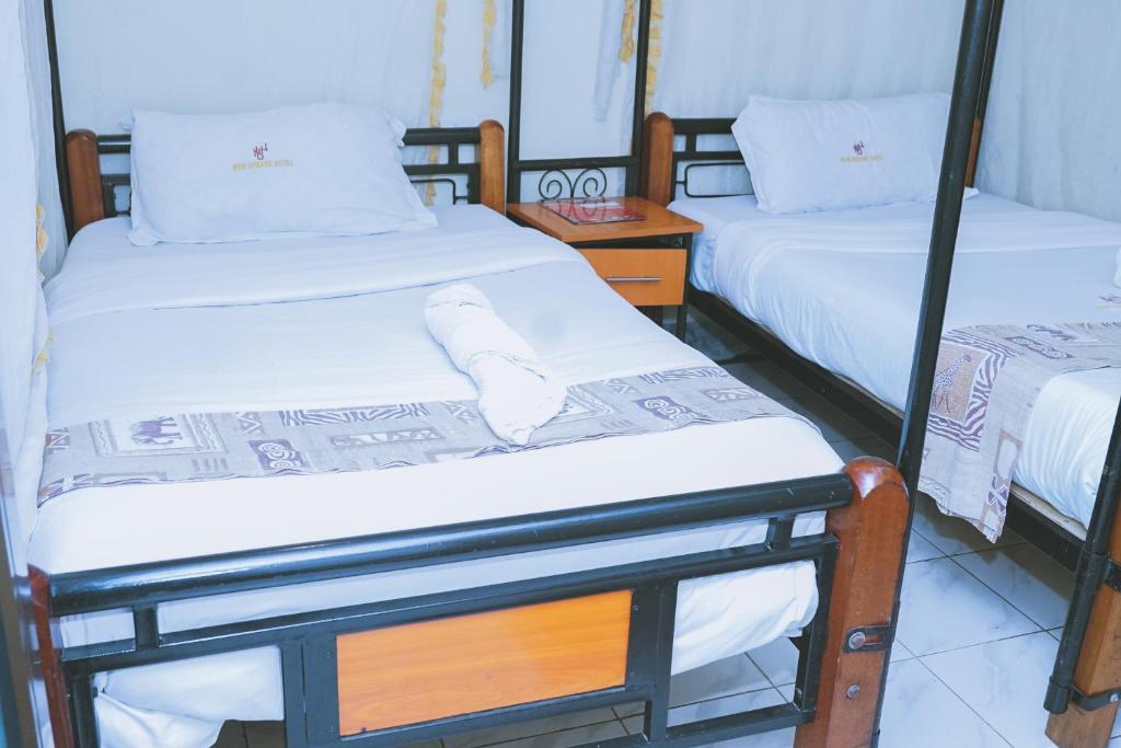 Postel nebo postele na pokoji v ubytování Lazarus Kaka Hotel Urbane
