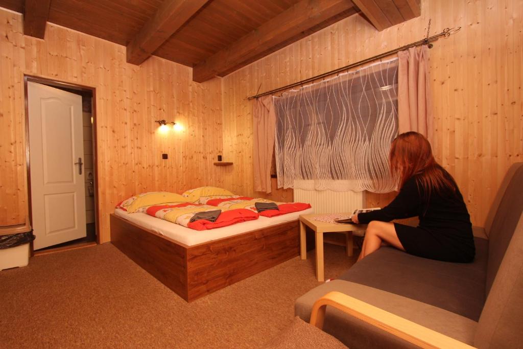 Postel nebo postele na pokoji v ubytování Resort a skiareál Brněnka