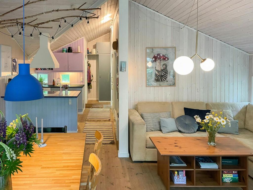 Khu vực ghế ngồi tại Virksund Home With Grounds And Hot Tub