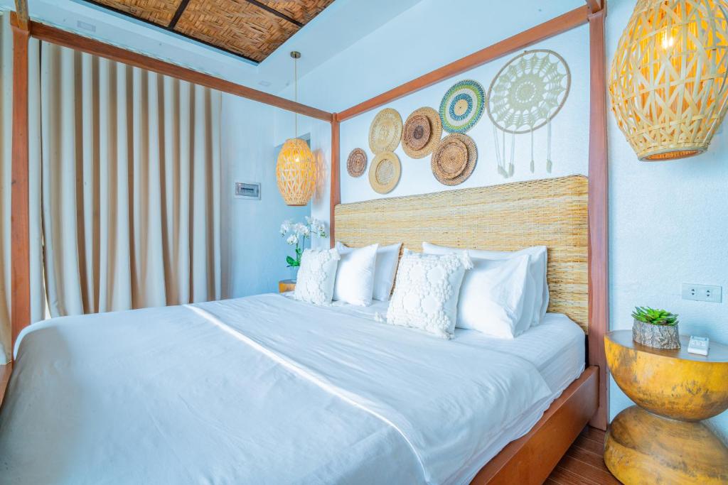 Postel nebo postele na pokoji v ubytování Pearl Bay Villas Private Resort