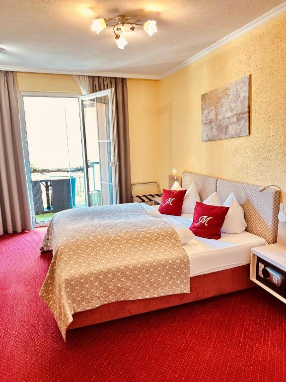 Postel nebo postele na pokoji v ubytování Hotel Mutz Garni
