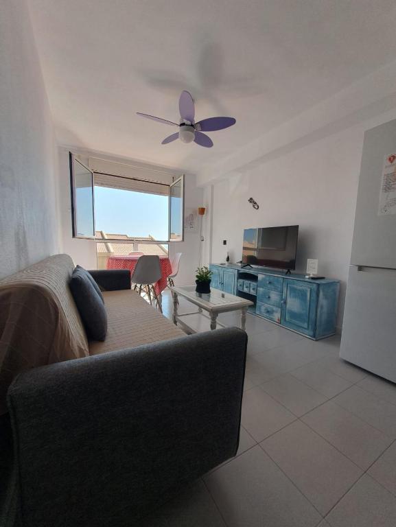 A kitchen or kitchenette at Alquilaencanarias-Medano, Cabezo beach, sea views!