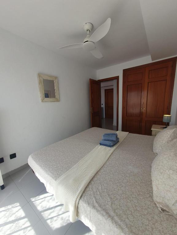 A bed or beds in a room at Alquilaencanarias-Medano, Cabezo beach, sea views!