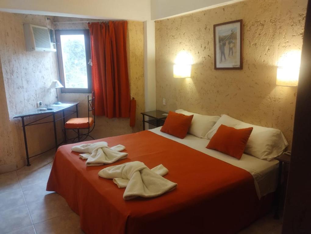 Una cama o camas en una habitación de Hotel Samka