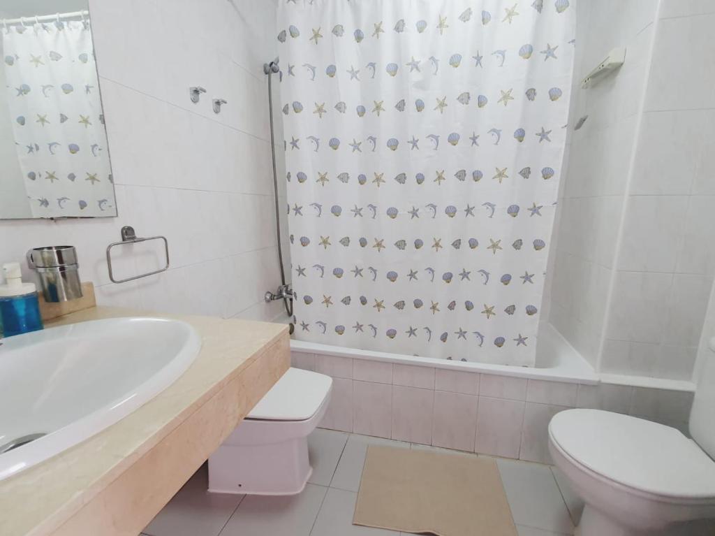 A bathroom at Alquilaencanarias-Medano, Cabezo beach, sea views!