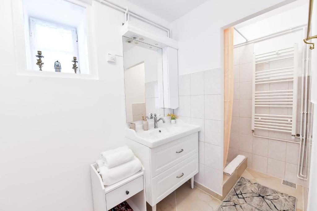 Casa Baritiu - budget - Resim 6