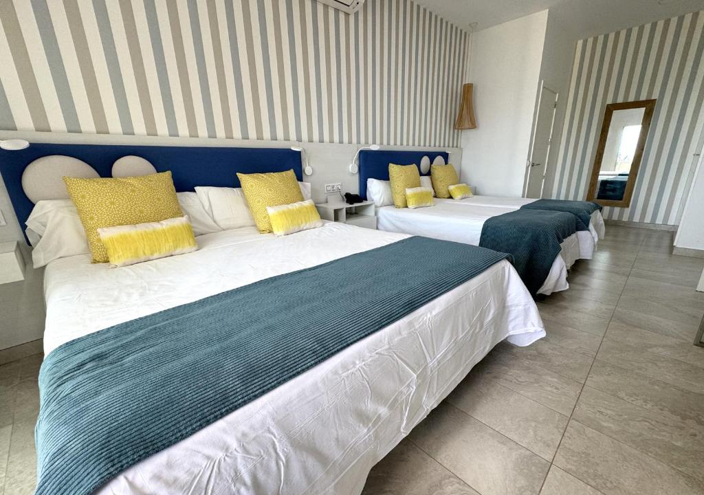 Postel nebo postele na pokoji v ubytování Holiday Club Jardin Amadores