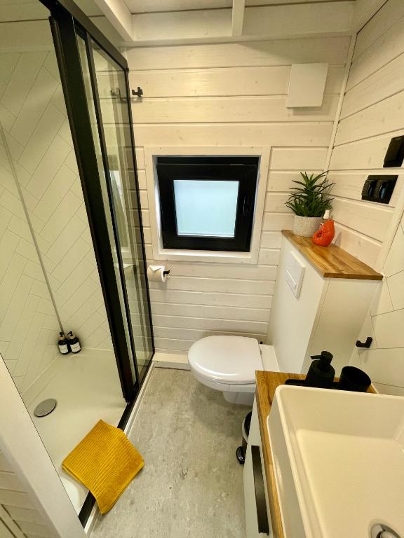 Koupelna v ubytování Tinyhaus Josie von Tinyhaus Steinhude