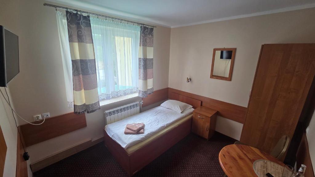 Łóżko lub łóżka w pokoju w obiekcie Hotel-Restauracja-Bar Rudka