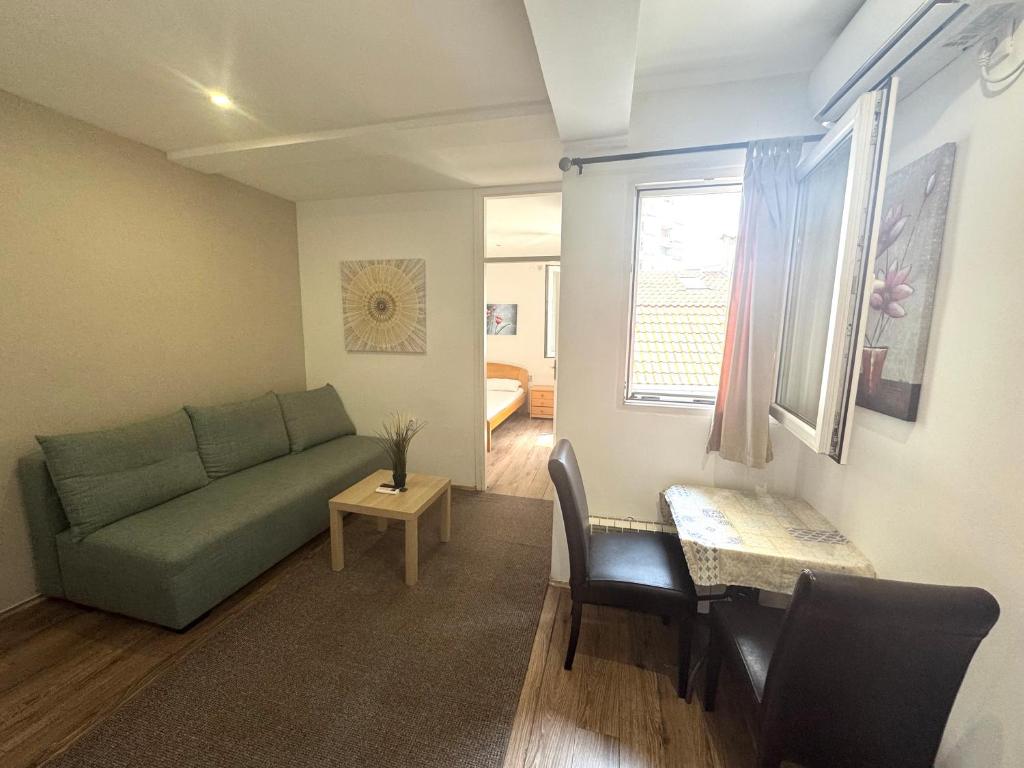 Posezení v ubytování Apartments and Rooms L E F T RIVER Belgrade