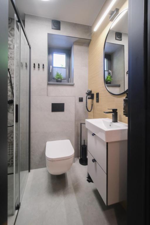Łazienka w obiekcie Apartamenty i Pokoje Złotobrzeg