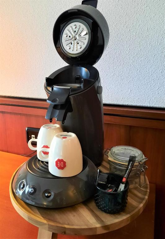 Příslušenství pro přípravu čaje a kávy v ubytování Hotel De Schildkamp