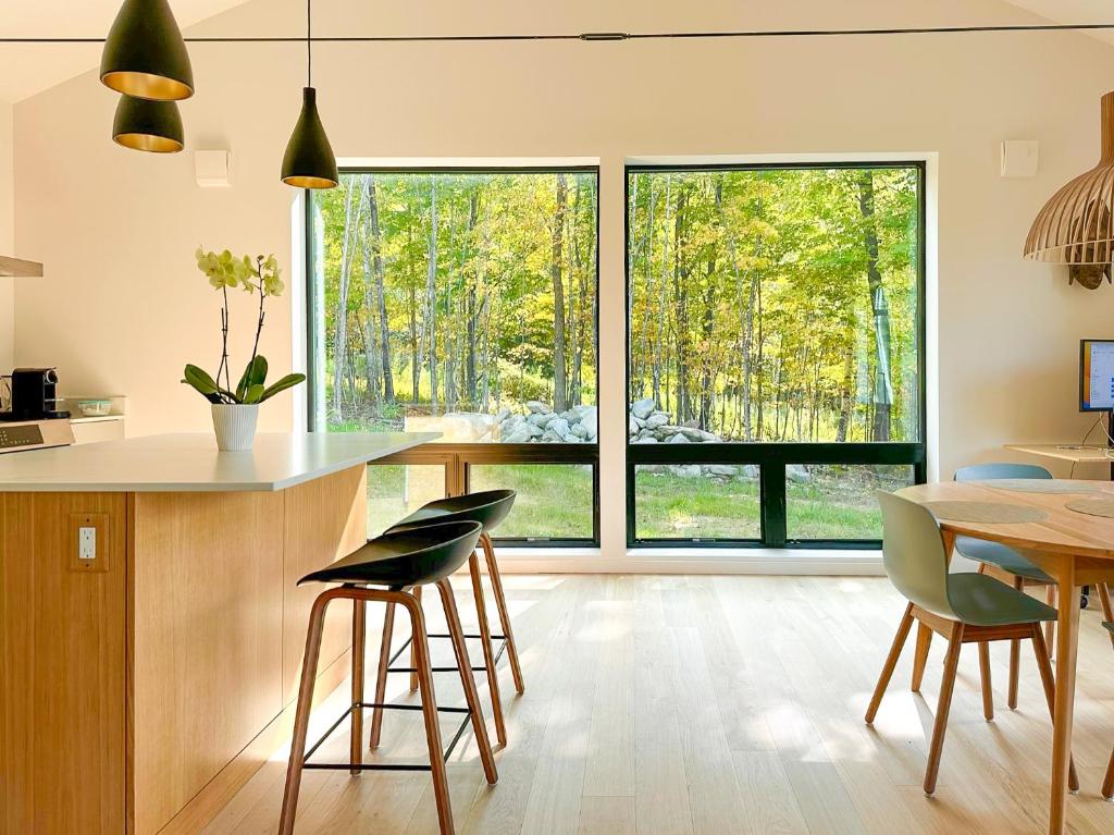 Φωτογραφία από το άλμπουμ του Modern Retreat with Sauna between Stowe and Waterbury σε Waterbury