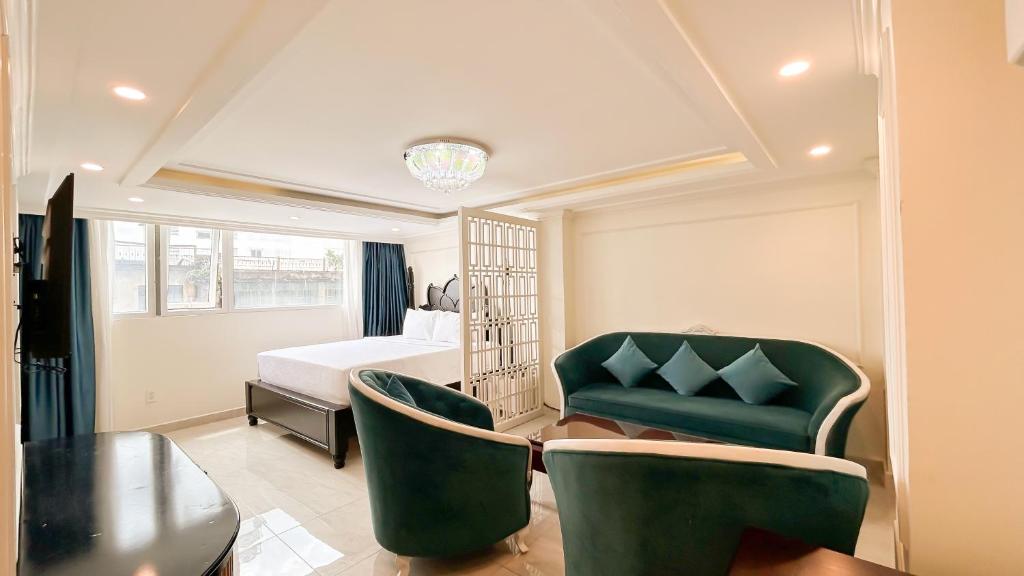 Postel nebo postele na pokoji v ubytování Elite SOFEA Saigon Hotel and Spa