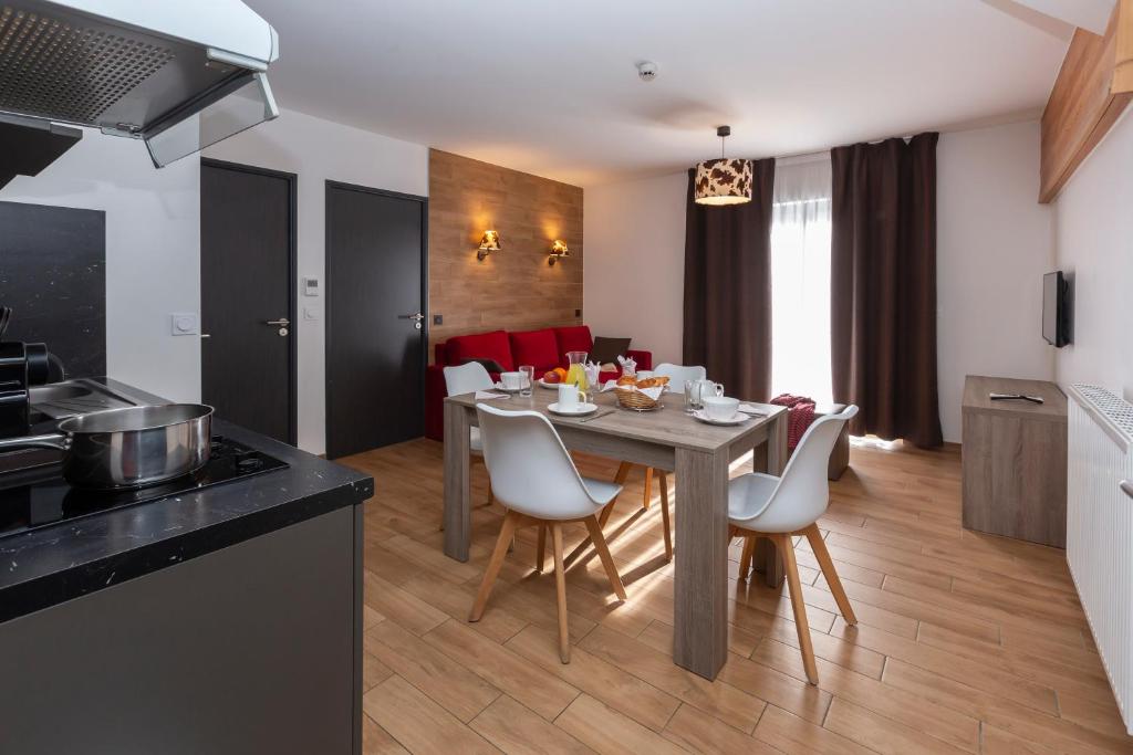 Kuchyň nebo kuchyňský kout v ubytování Résidence Prestige Odalys Isatis