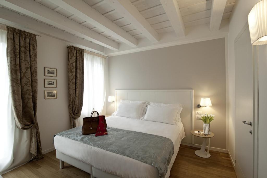 a bedroom with a bed with a red bag on it at Chiara - Lodge in Mestre