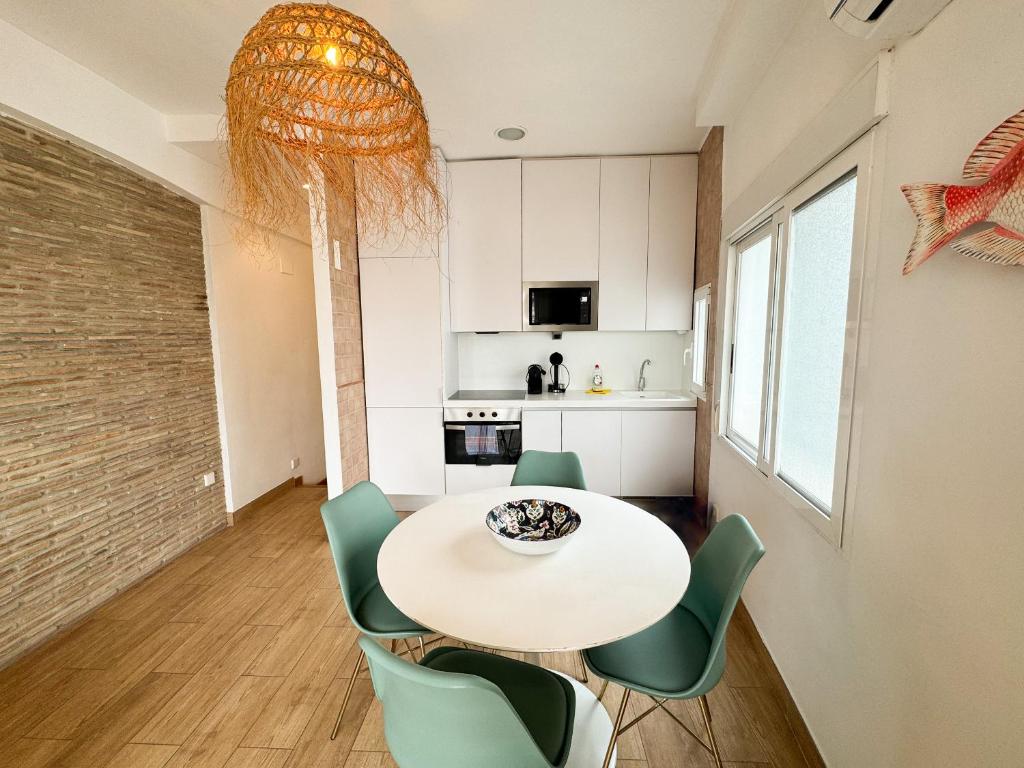 A kitchen or kitchenette at Increible atico con terraza en el centro de Valencia