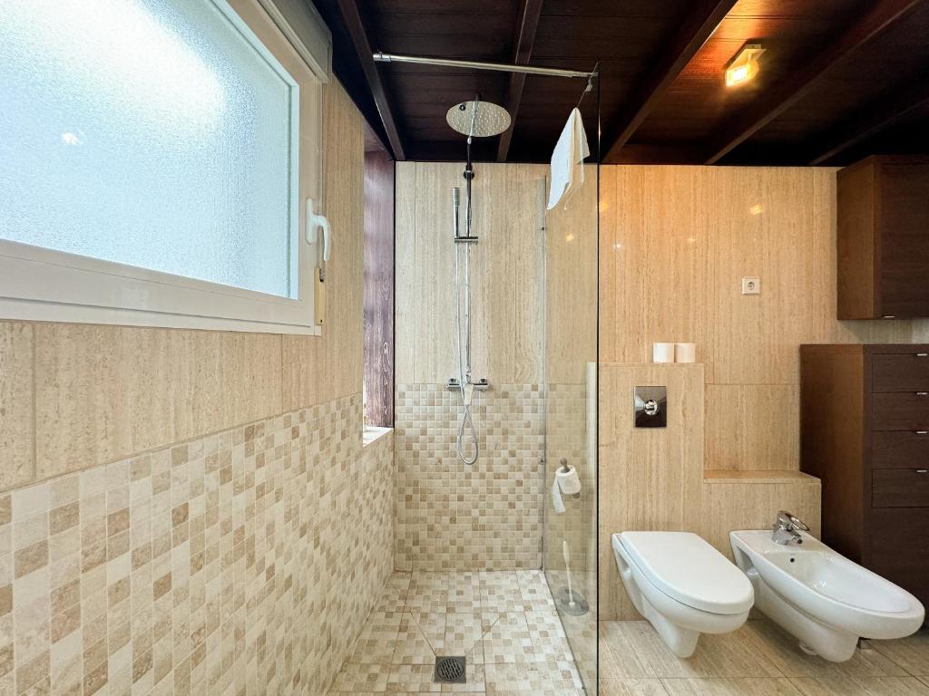 A bathroom at Increible atico con terraza en el centro de Valencia