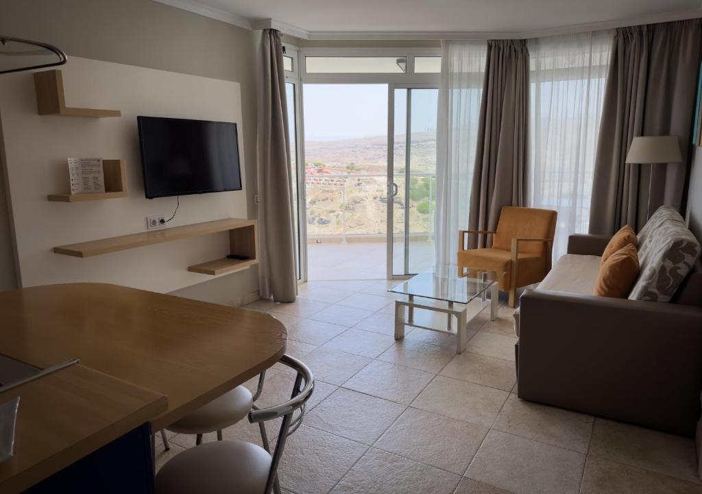 a living room with a couch and a table at Holiday Club Vista Amadores in Amadores